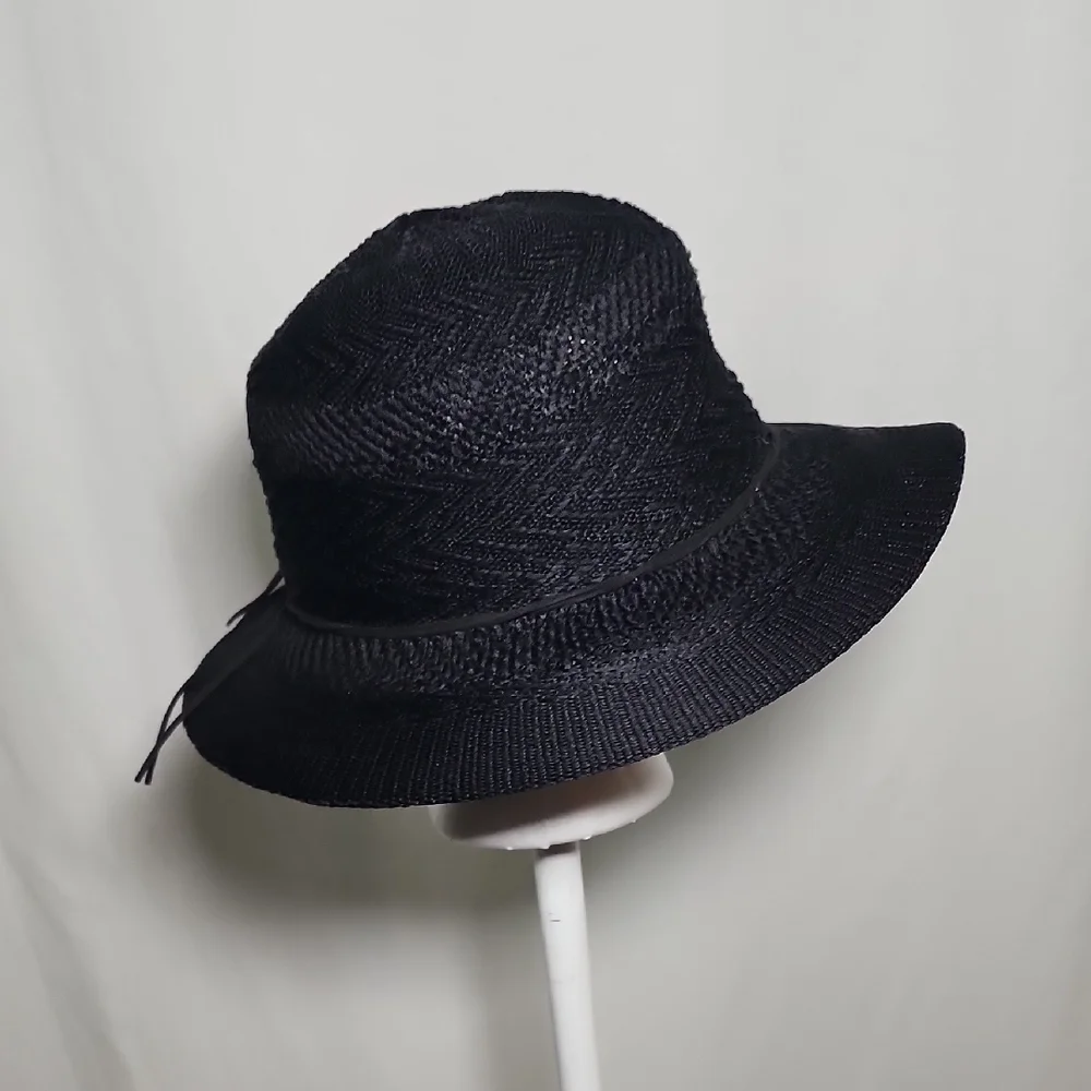 Source Unknown Elegant Black Women's Hat